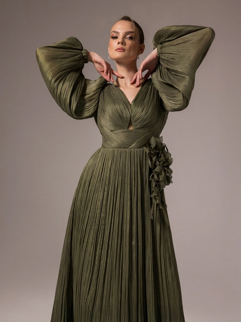 25002-Çiçek Tasarımlya V Yaka Kloş Elbise