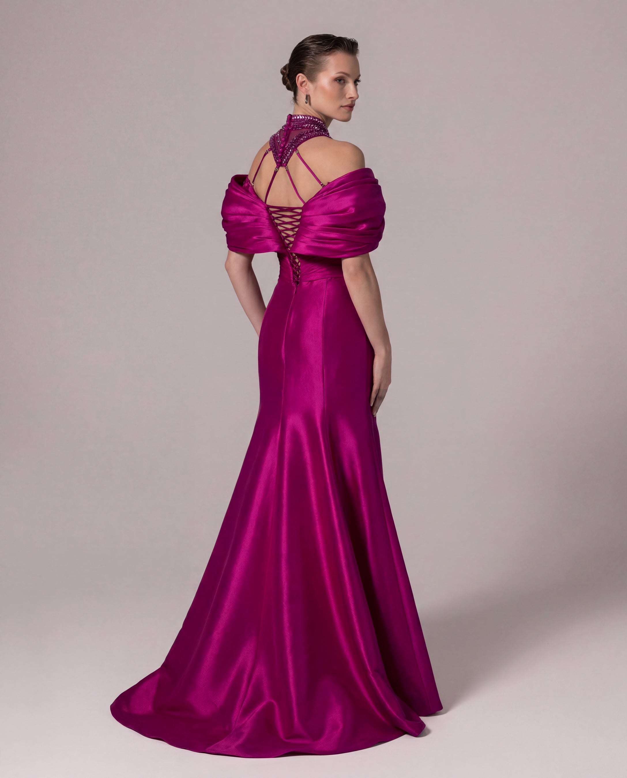 A25011-Halter Detaylı Yırtmaçlı Abiye Elbise