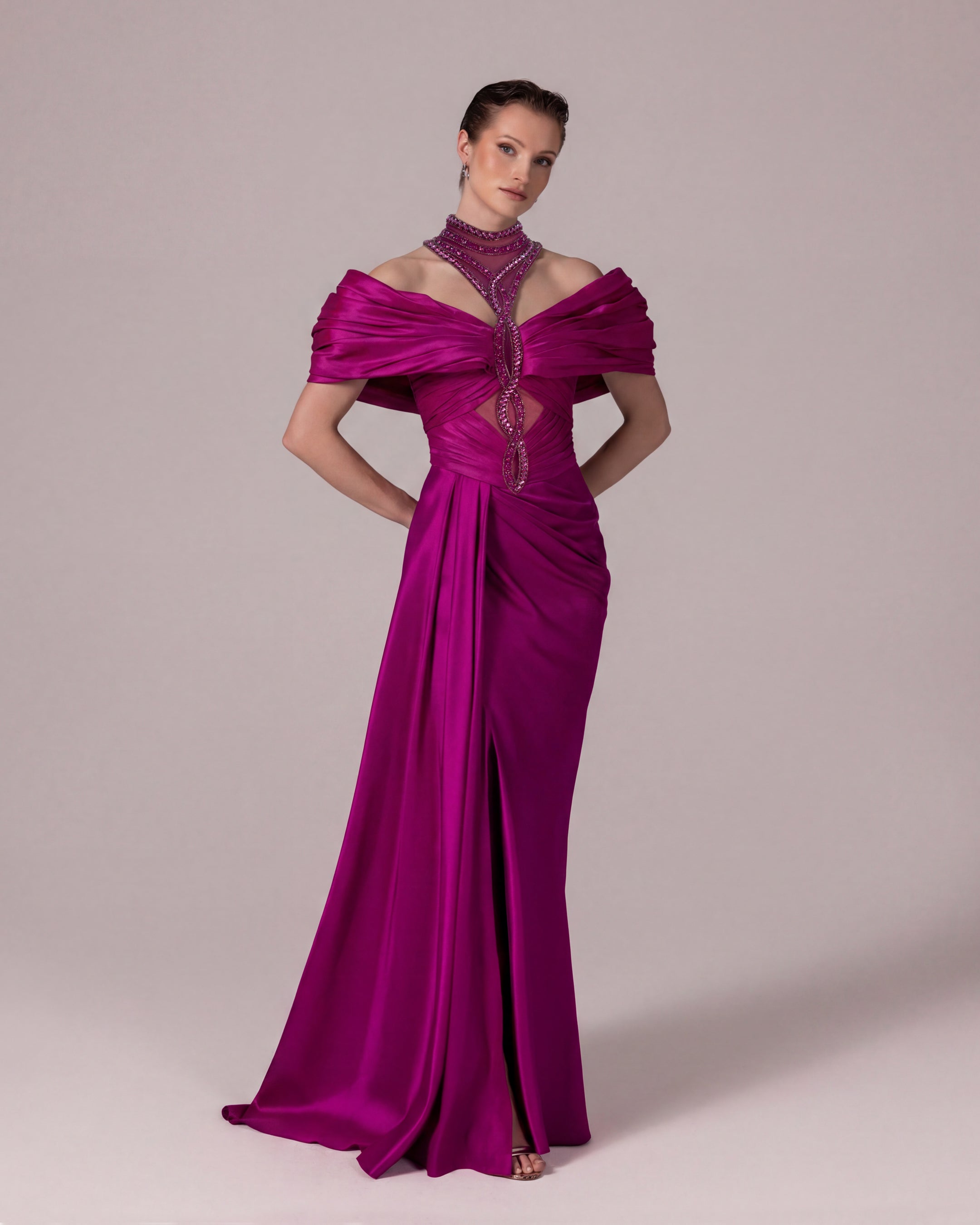 A25011-Halter Detaylı Yırtmaçlı Abiye Elbise