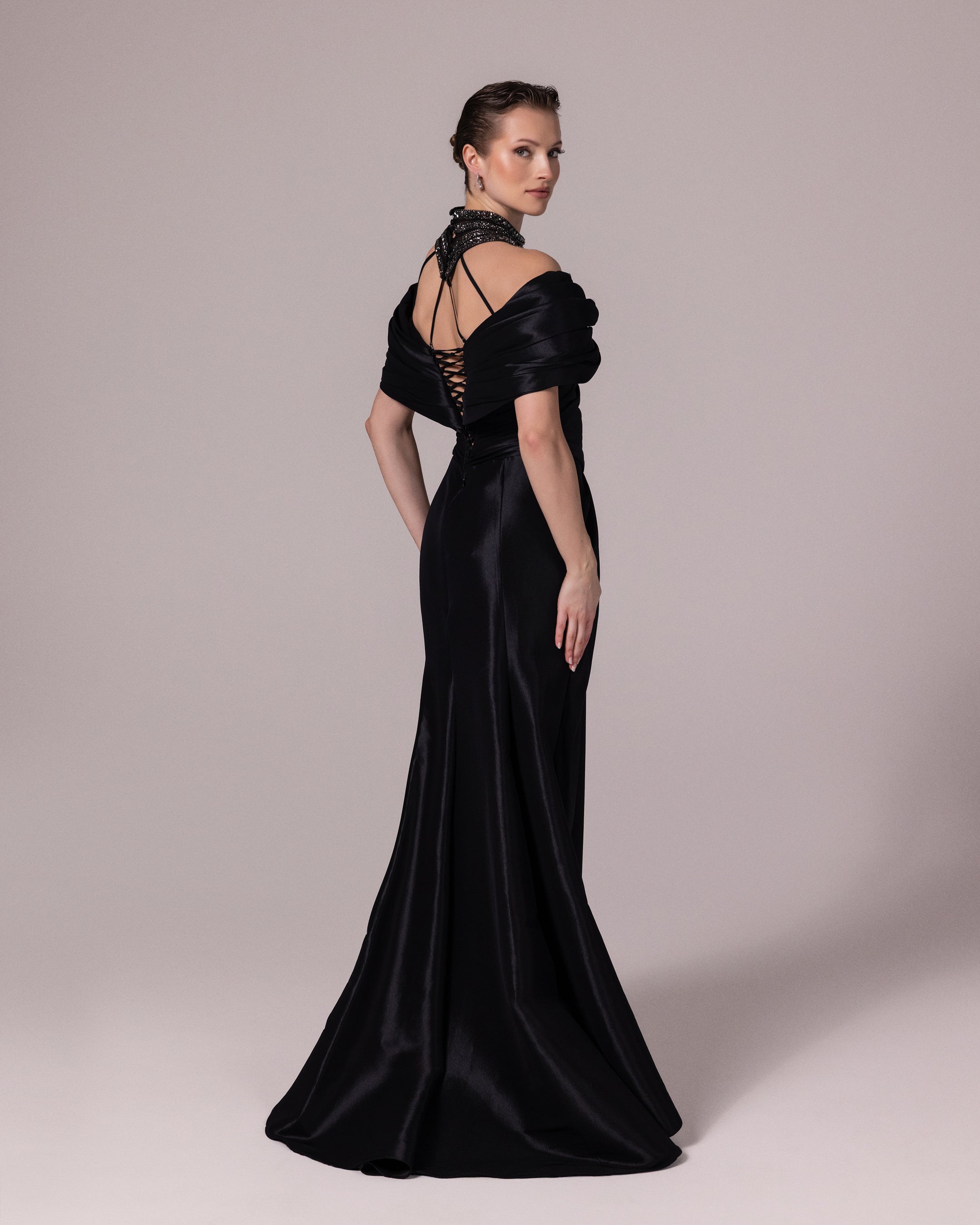 A25011-Halter Detaylı Yırtmaçlı Abiye Elbise