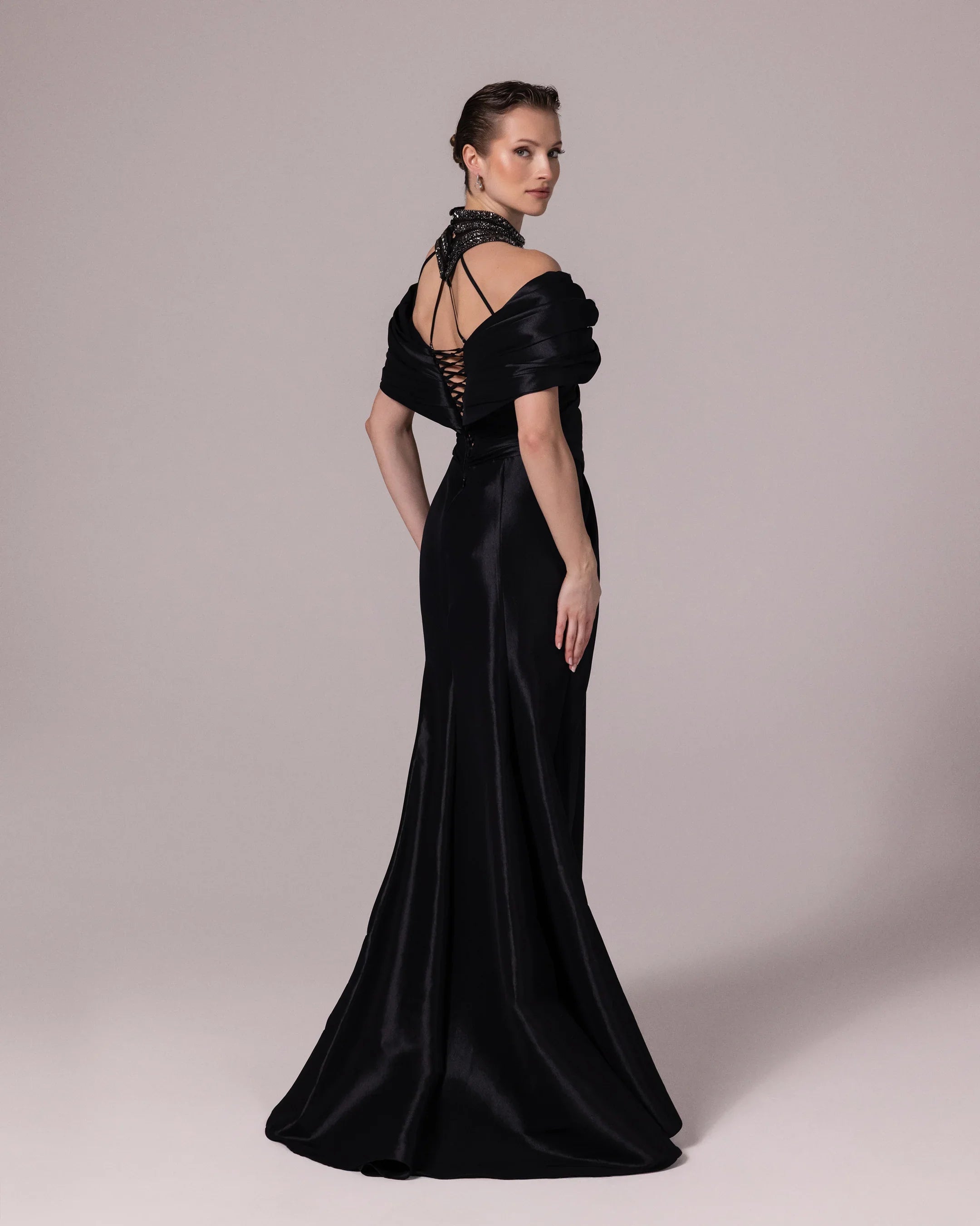 A25011-Halter Detaylı Yırtmaçlı Abiye Elbise