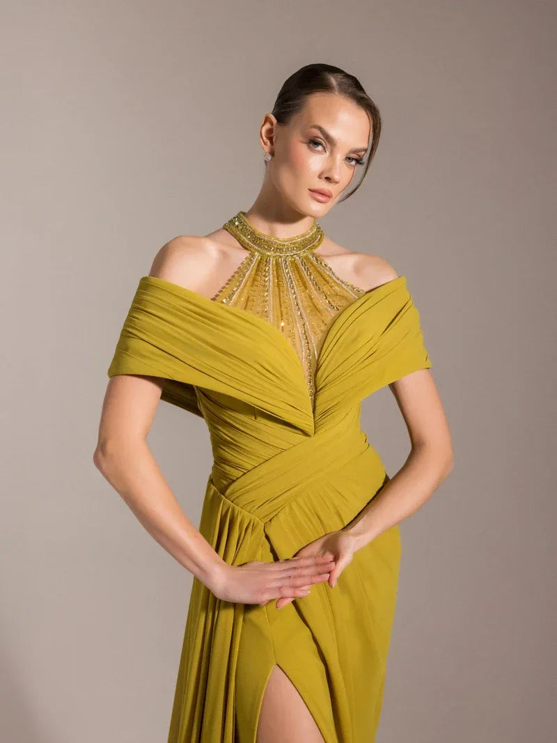 25031-Hakim Yaka Dekolte Detaylı Drapeli Yırtmaçlı Elbise - Kenzel