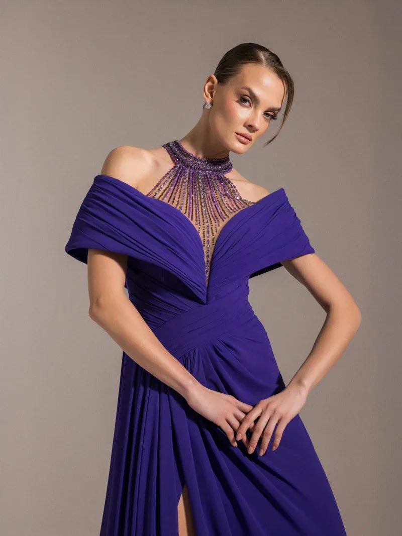 25031-Hakim Yaka Dekolte Detaylı Drapeli Yırtmaçlı Elbise - Kenzel