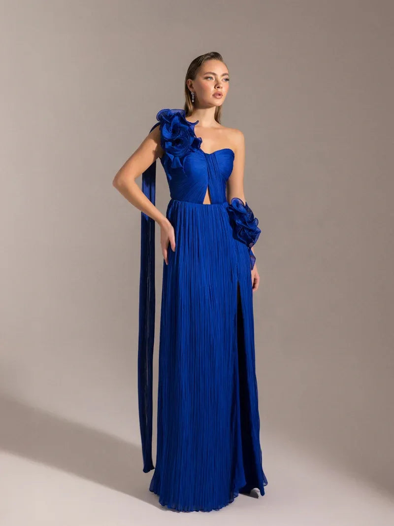 25039-Straplez Tek Omuz Detaylı Piliseli Kloş Abiye Elbise - Kenzel