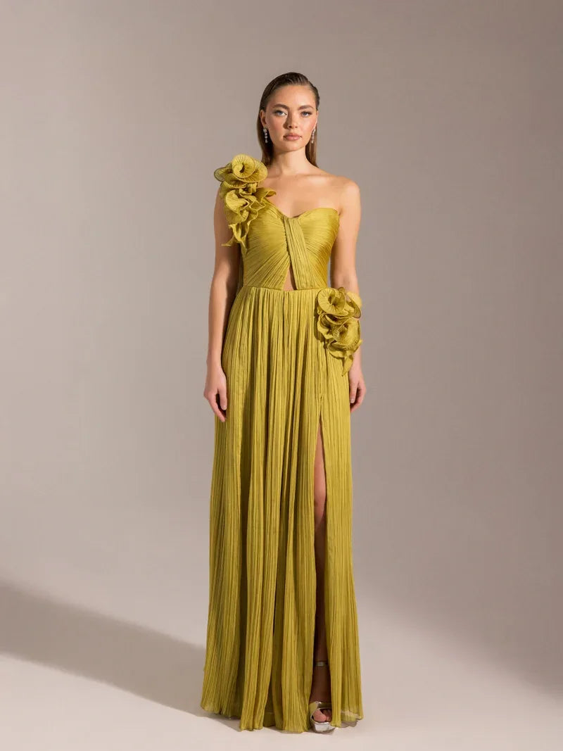 25039-Straplez Tek Omuz Detaylı Piliseli Kloş Abiye Elbise - Kenzel