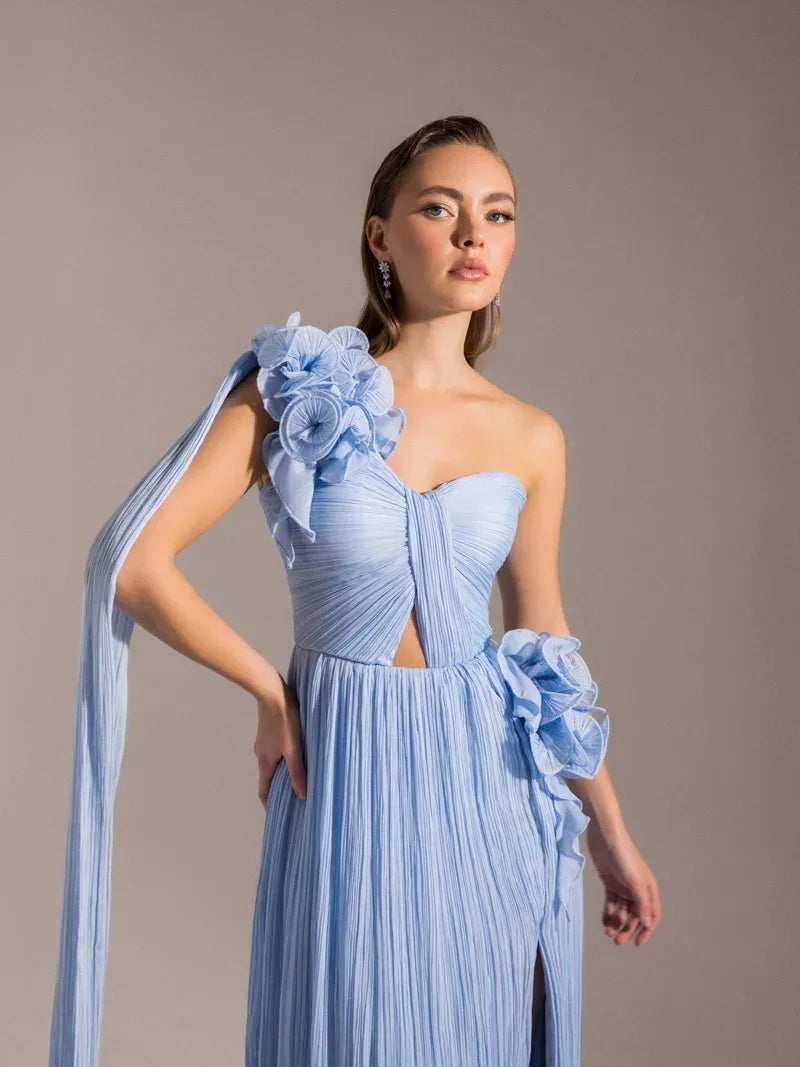 25039-Straplez Tek Omuz Detaylı Piliseli Kloş Abiye Elbise - Kenzel