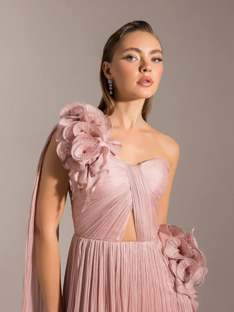 25039-Straplez Tek Omuz Detaylı Piliseli Kloş Abiye Elbise - Kenzel