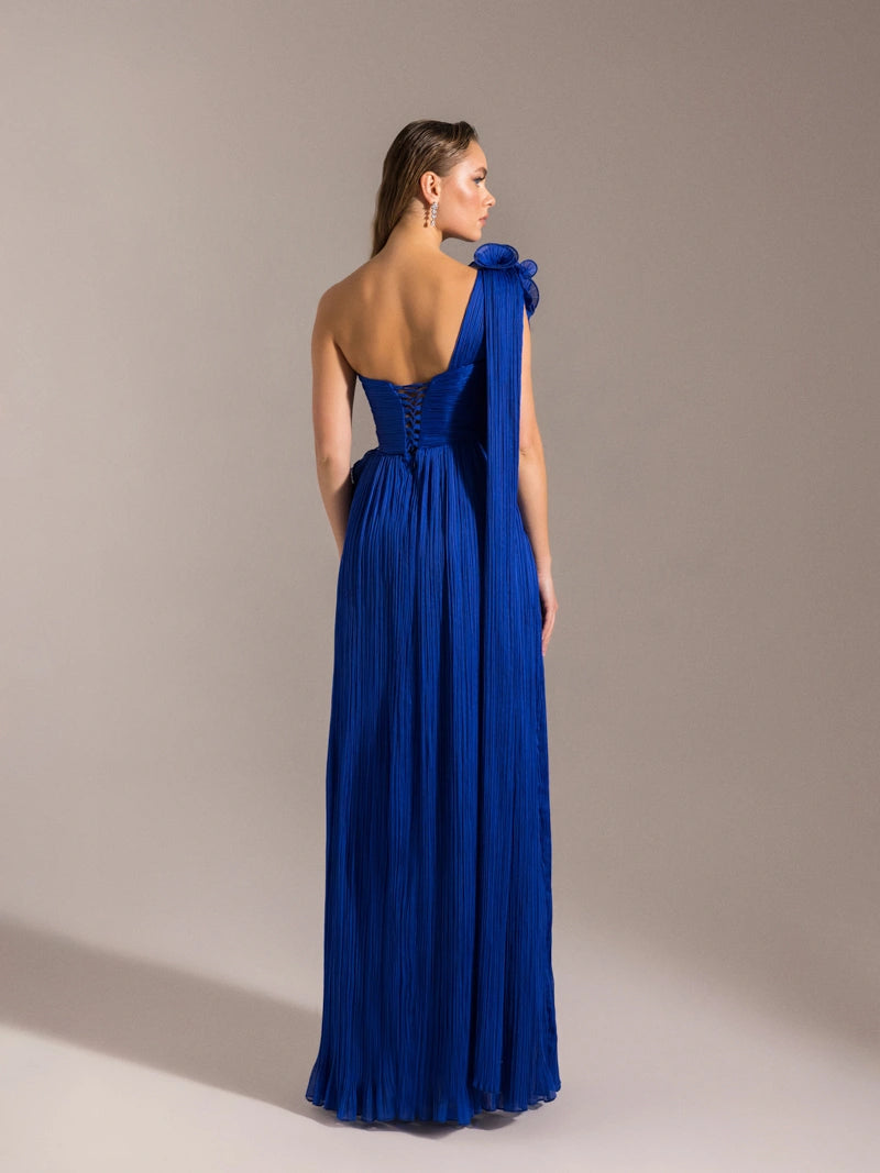 25039-Straplez Tek Omuz Detaylı Piliseli Kloş Abiye Elbise