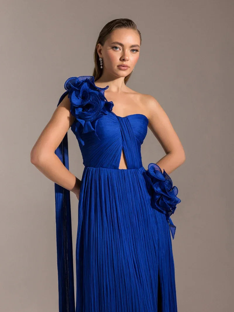 25039-Straplez Tek Omuz Detaylı Piliseli Kloş Abiye Elbise - Kenzel