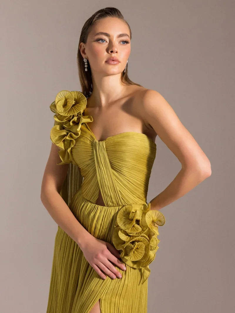 25039-Straplez Tek Omuz Detaylı Piliseli Kloş Abiye Elbise - Kenzel