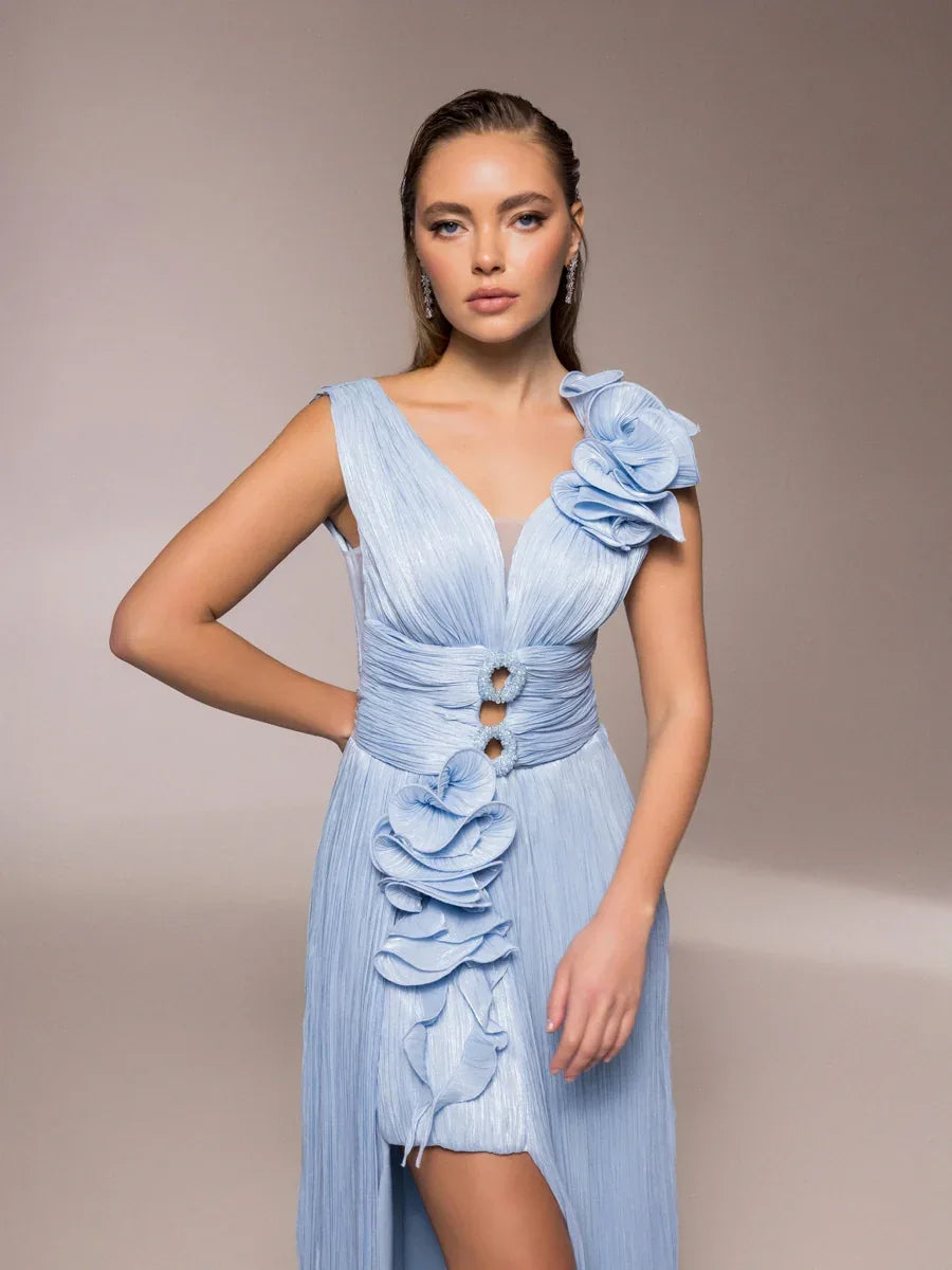 25040-V Yaka Aksesuarlı Pliseli Kloş Abiye Elbise - Kenzel