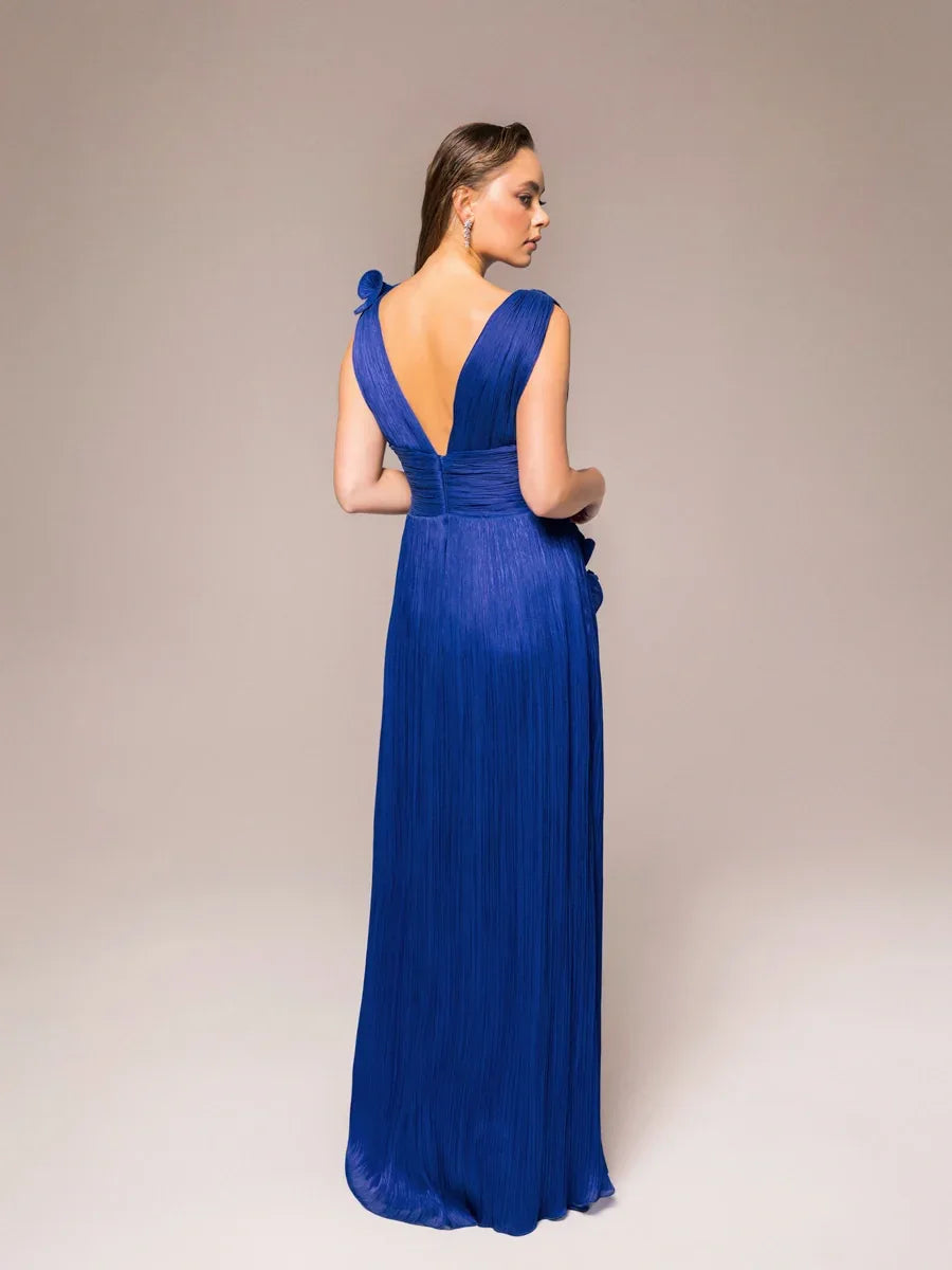 25040-V Yaka Aksesuarlı Pliseli Kloş Abiye Elbise - Kenzel