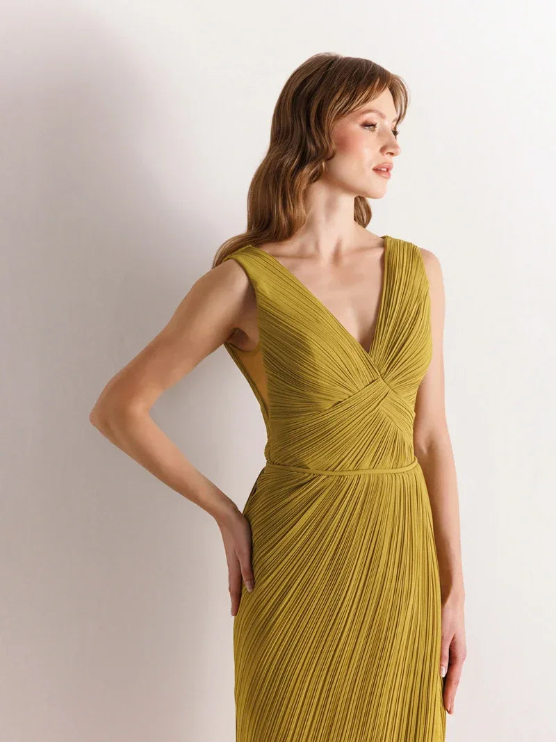 25048-V Yaka Yırtmaçlı Kuyruklu Abiye Elbise - Kenzel