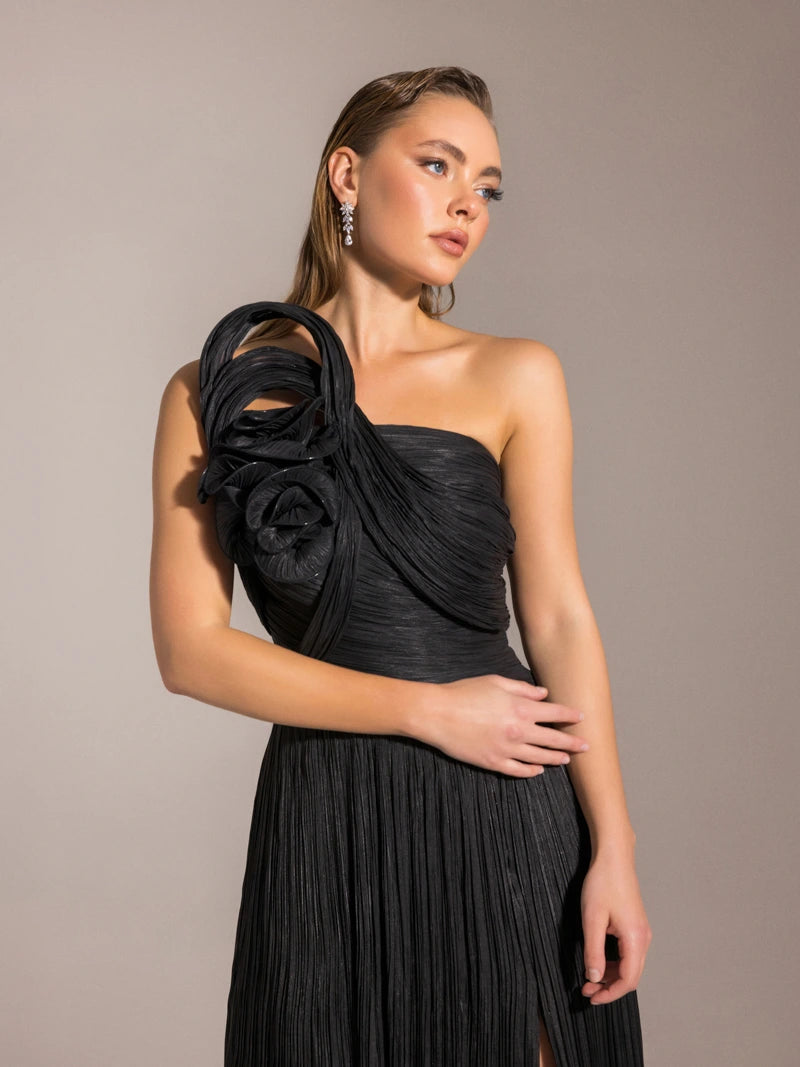 25049-Omuzu Detaylı Pliseli Kloş Abiye Elbise