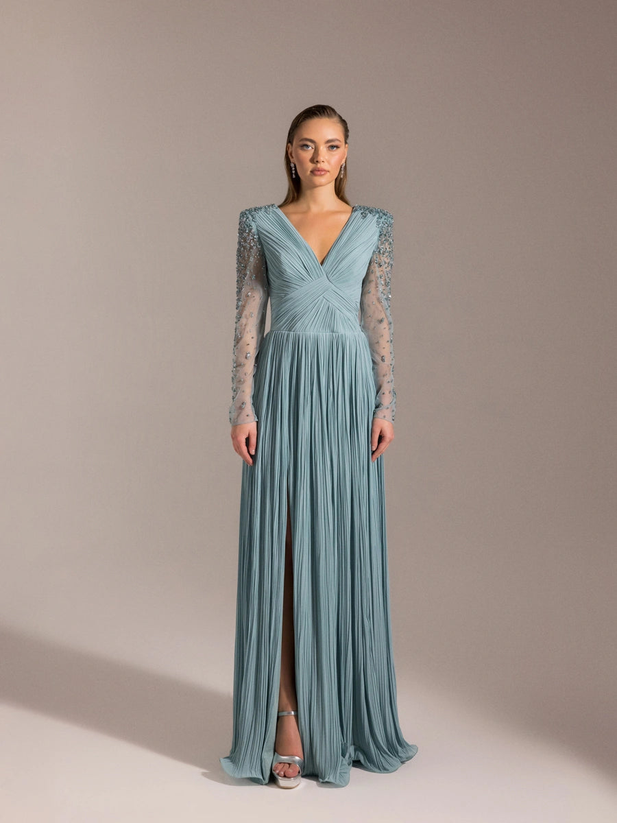 25057-Kolları İşlemeli Sırt Detaylı Yırtmaçlı Kloş Abiye Elbise