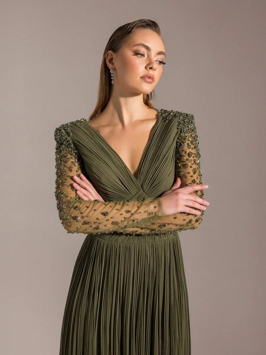 25057-Kolları İşlemeli Sırt Detaylı Yırtmaçlı Kloş Abiye Elbise - Kenzel