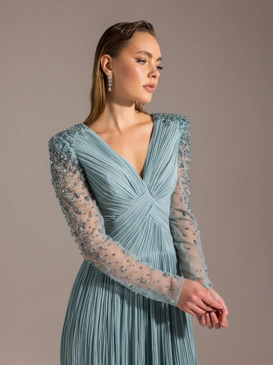 25057-Kolları İşlemeli Sırt Detaylı Yırtmaçlı Kloş Abiye Elbise - Kenzel