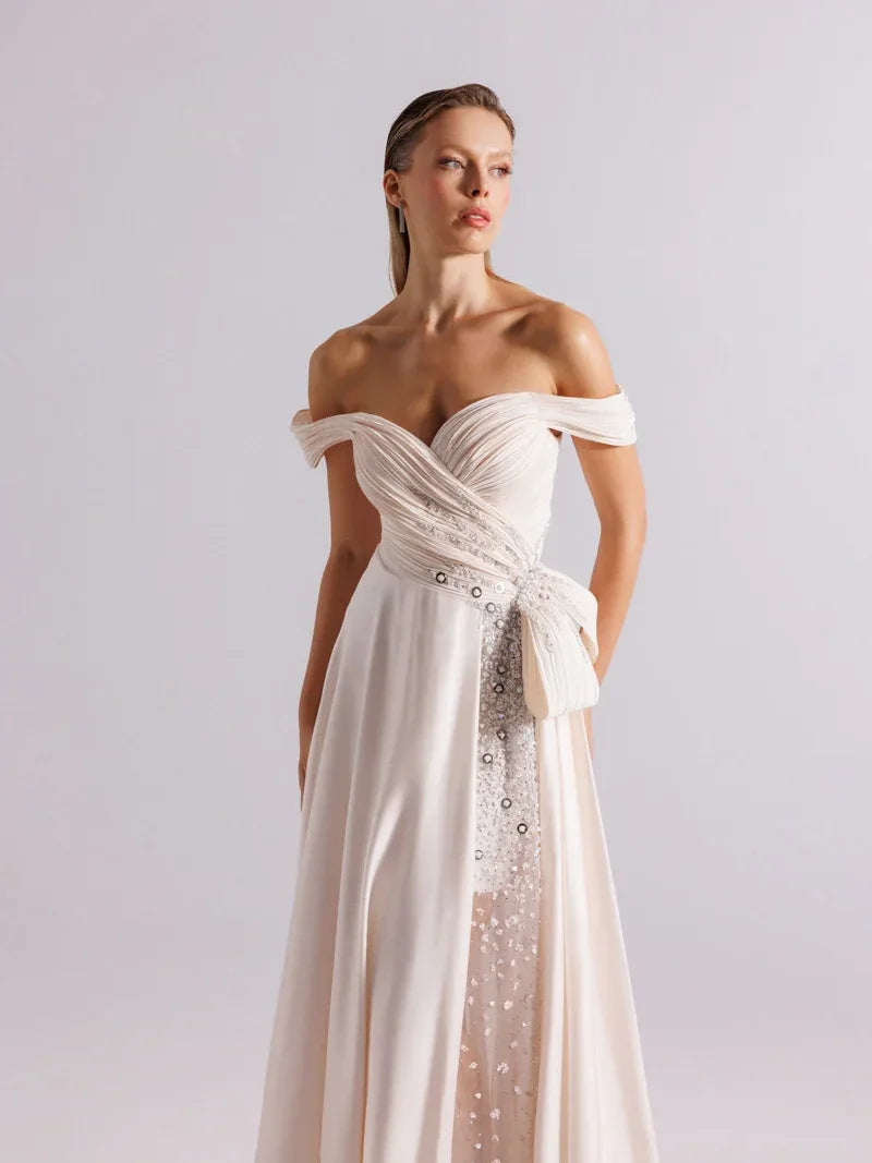 25060-İç Eteği Transparan Detaylı İşlemeli Kloş Abiye Elbise - Kenzel