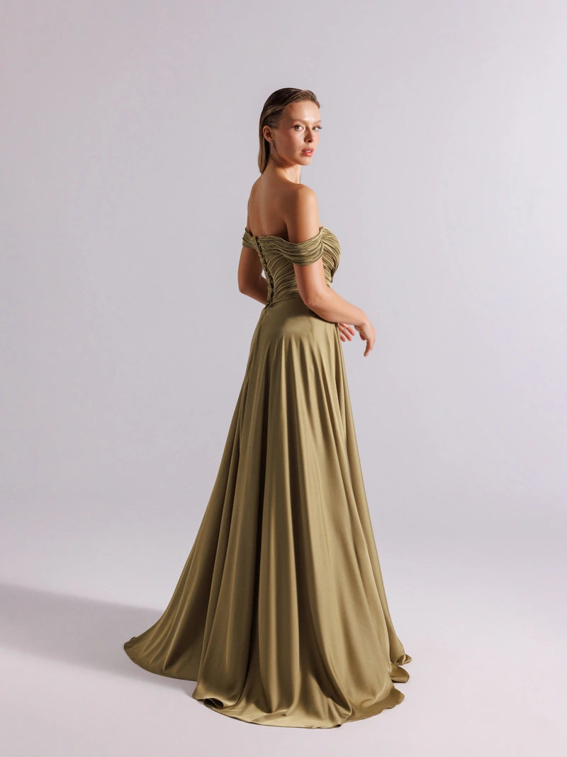 25060-İç Eteği Transparan Detaylı İşlemeli Kloş Abiye Elbise