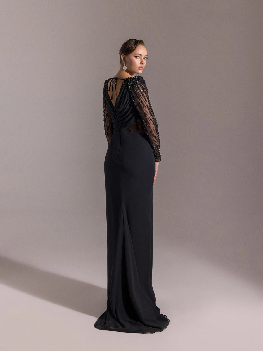 25066-V Yaka Omuzları İşlemeli Uzun Abiye Elbise