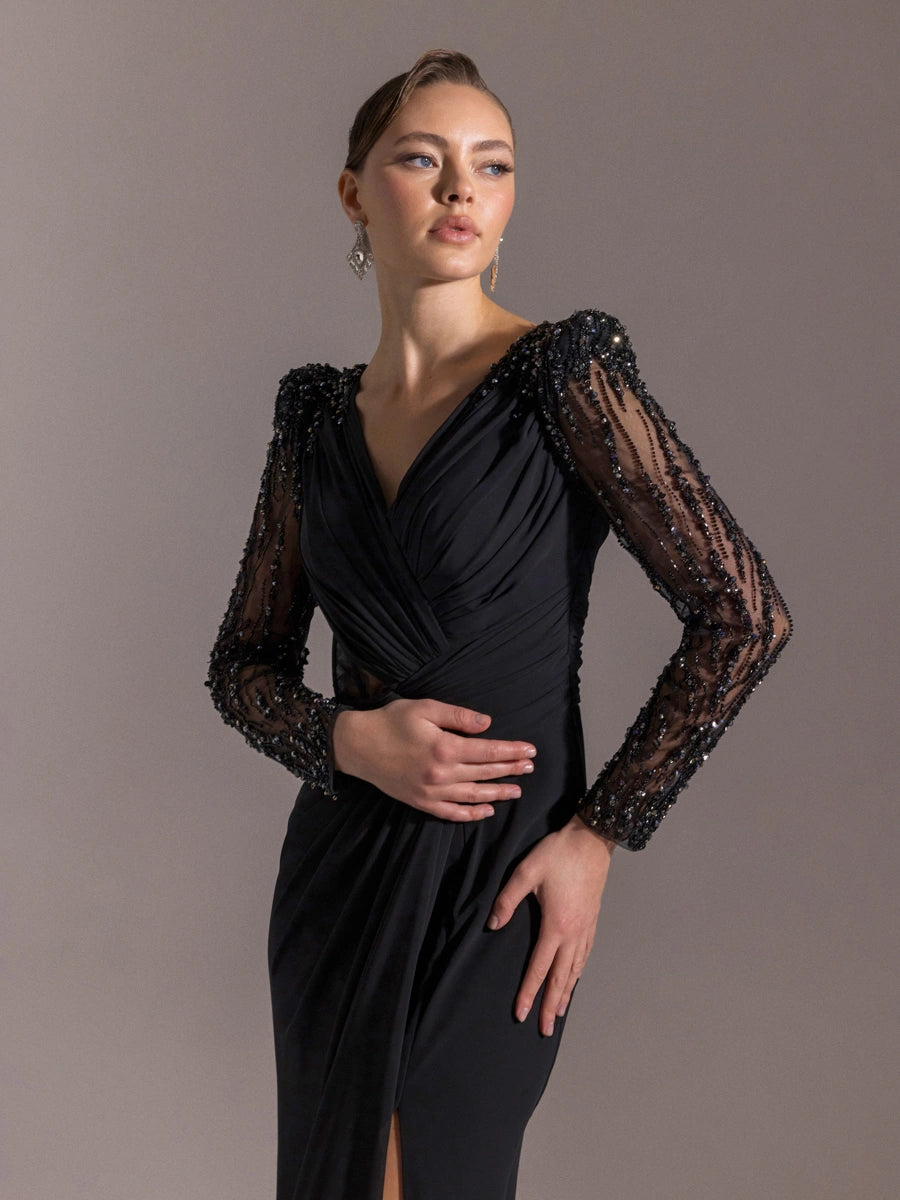 25066-V Yaka Omuzları İşlemeli Uzun Abiye Elbise