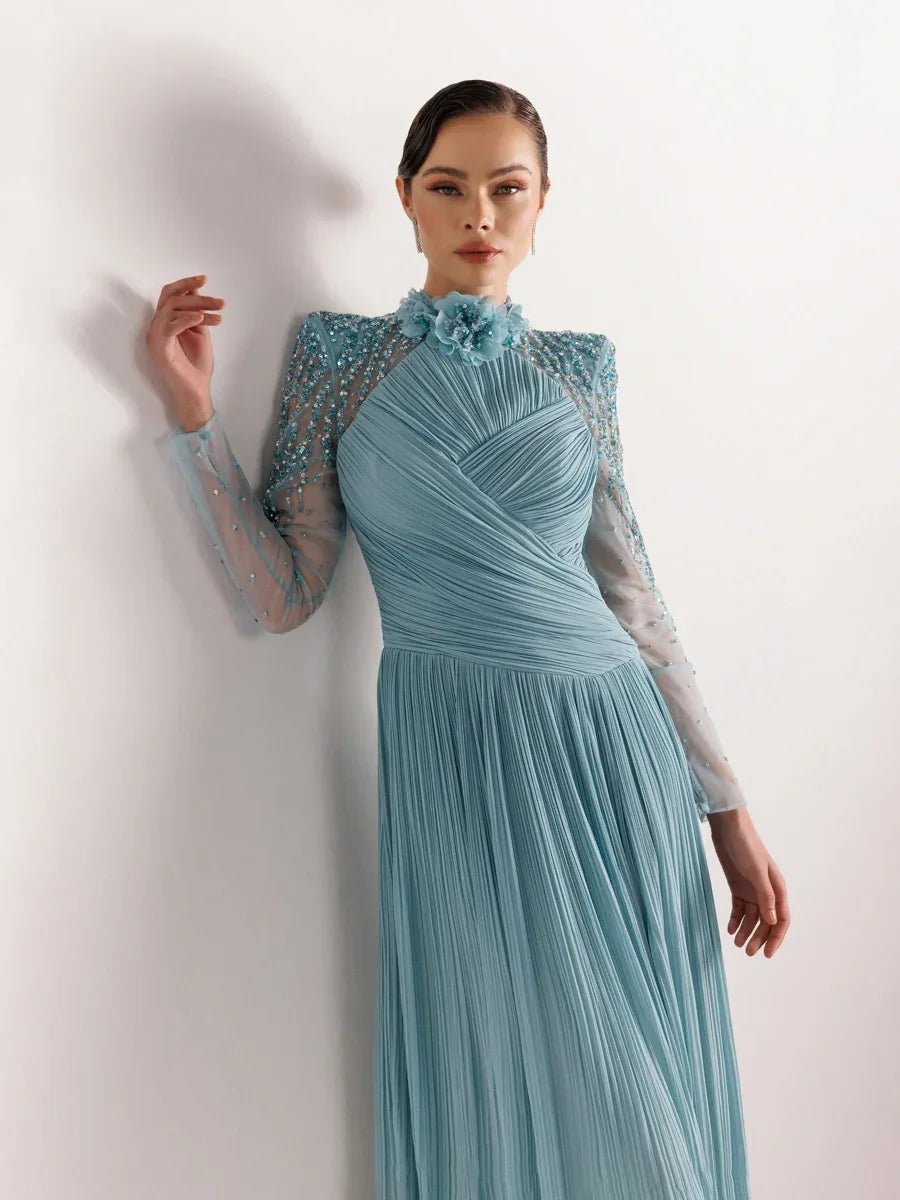 25076-Hakim Yaka İşleme ve Çiçek Detaylı Pliseli Abiye Elbise - Kenzel