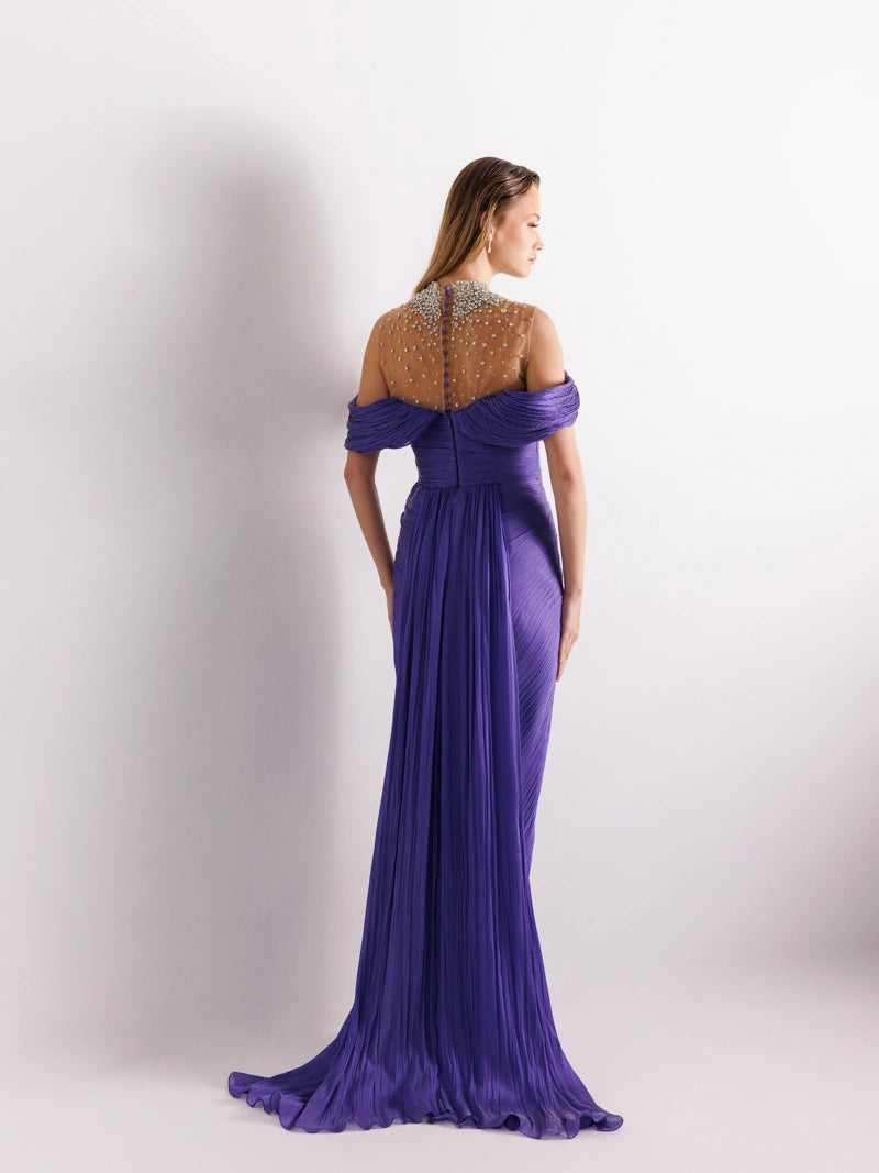 25077-İşlemeli Pliseli Kuyruklu Elbise