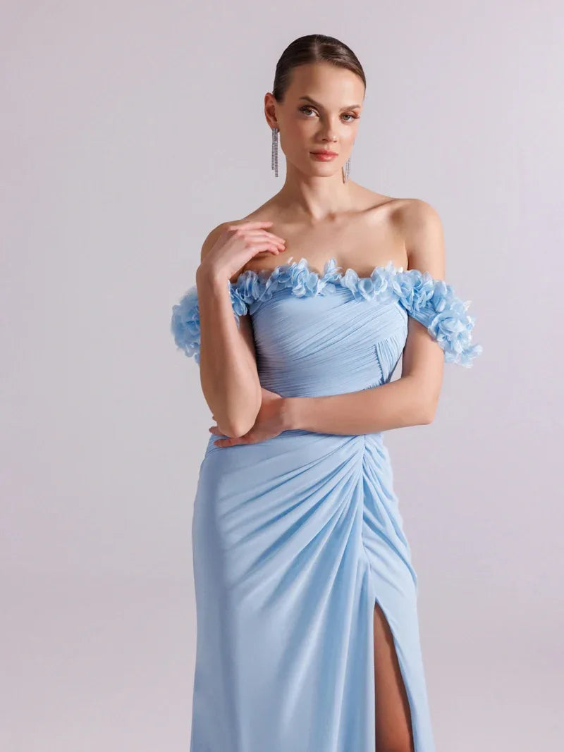 25080-Yakası Çiçek Süslemeli ve Pilise Detaylı Şifon Uzun Elbise - Kenzel