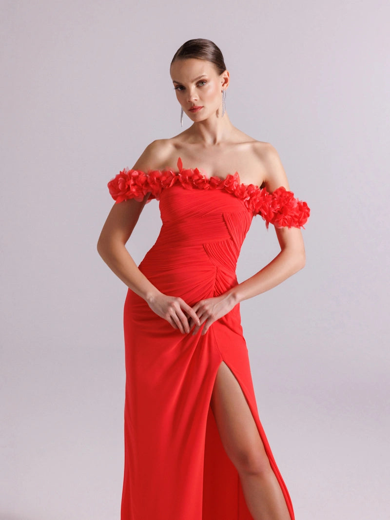 25080-Yakası Çiçek Süslemeli ve Pilise Detaylı Şifon Uzun Elbise