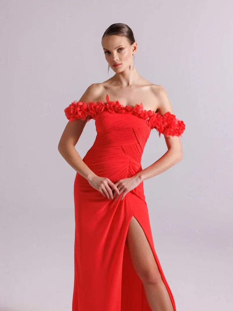 25080-Yakası Çiçek Süslemeli ve Pilise Detaylı Şifon Uzun Elbise - Kenzel