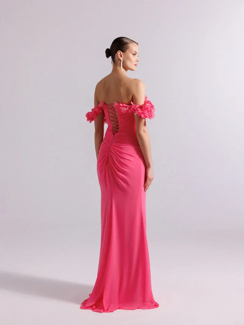 25080-Yakası Çiçek Süslemeli ve Pilise Detaylı Şifon Uzun Elbise - Kenzel