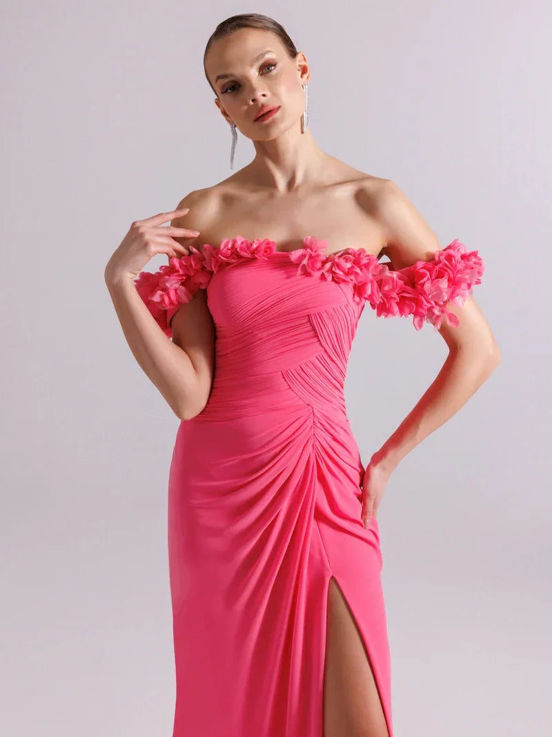 25080-Yakası Çiçek Süslemeli ve Pilise Detaylı Şifon Uzun Elbise - Kenzel