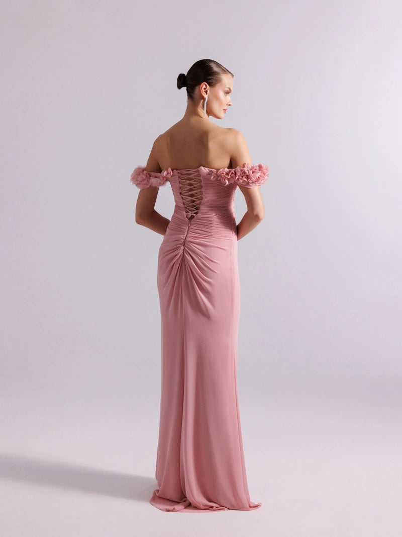 25080-Yakası Çiçek Süslemeli ve Pilise Detaylı Şifon Uzun Elbise