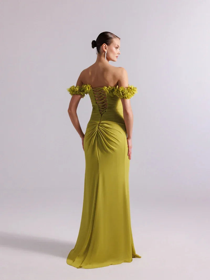 25080-Yakası Çiçek Süslemeli ve Pilise Detaylı Şifon Uzun Elbise - Kenzel