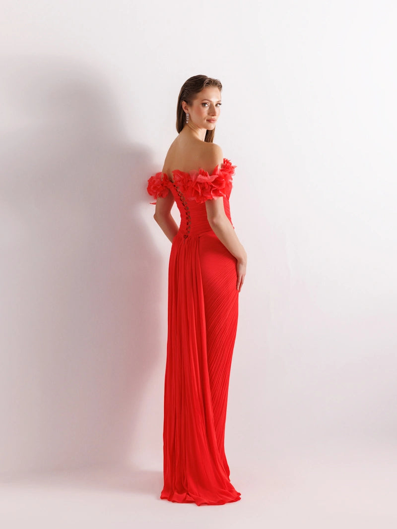 25081-Omuz Çiçek Detaylı Yırtmaçlı Elbise