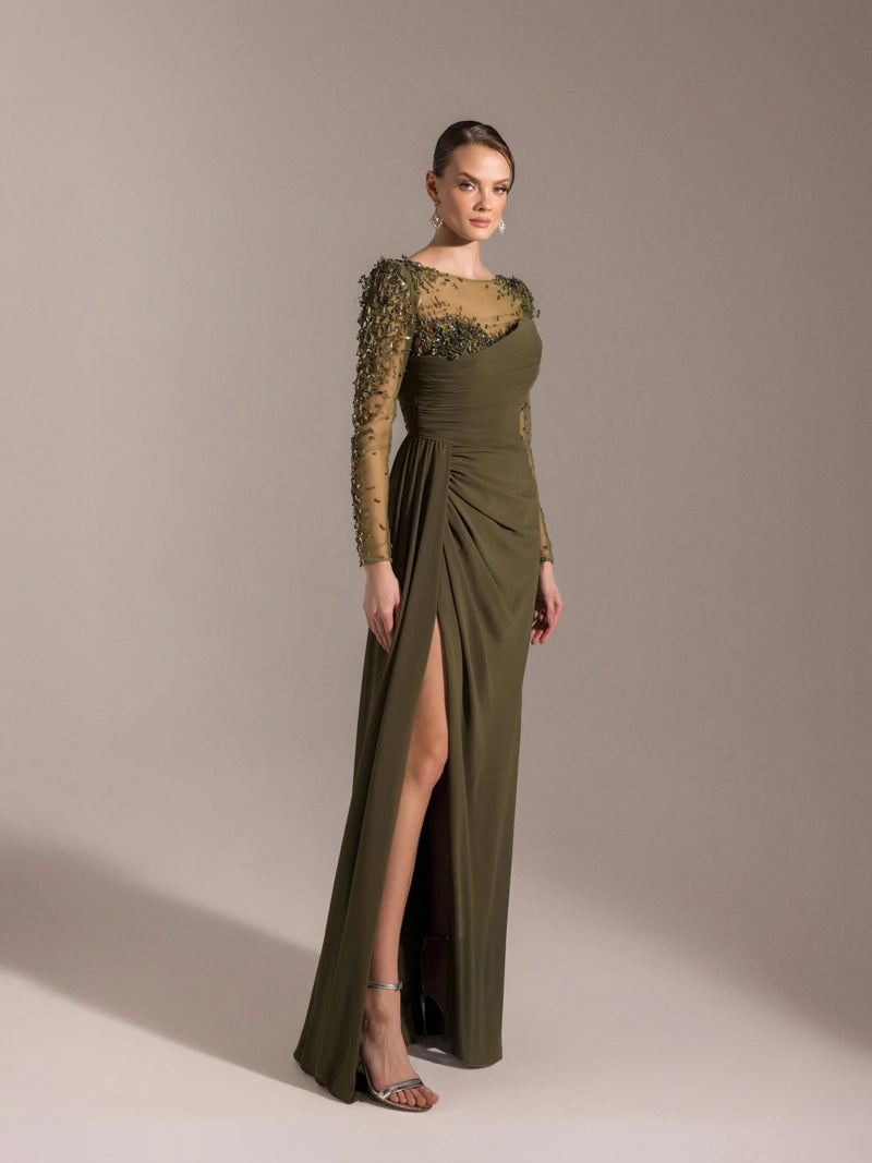 25082-Kolları İşlemeli Yanı Kuyruklu Abiye Elbise