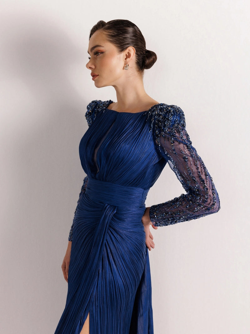 25099-Kolları İşlemeli Pliseli Abiye Elbise