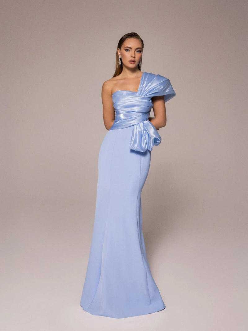 Tek Omuz, Krep Drapelı̇ Balık Elbı̇se Mavi Önden görünüm