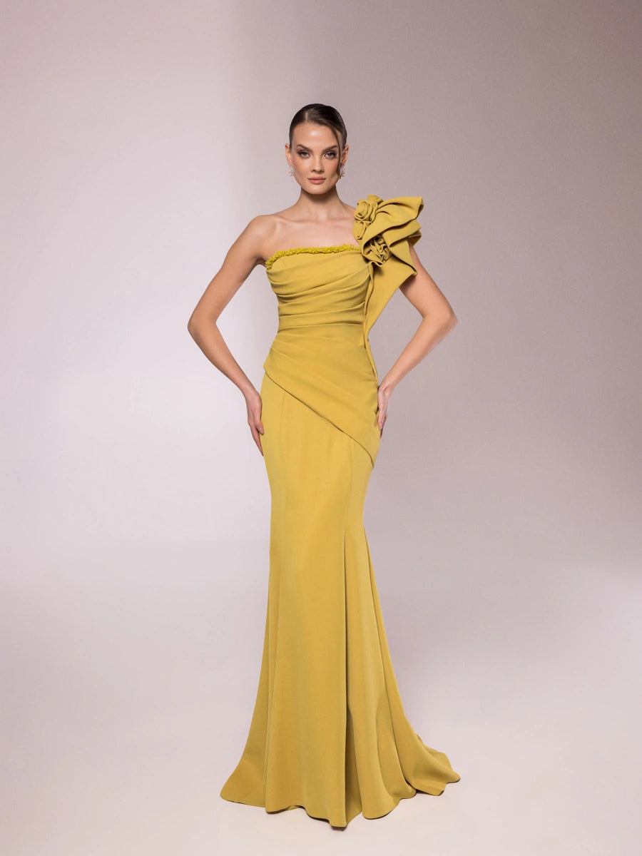 25120-Tek Omuzlu Gül Detaylı Drapeli Balık Abiye Elbise