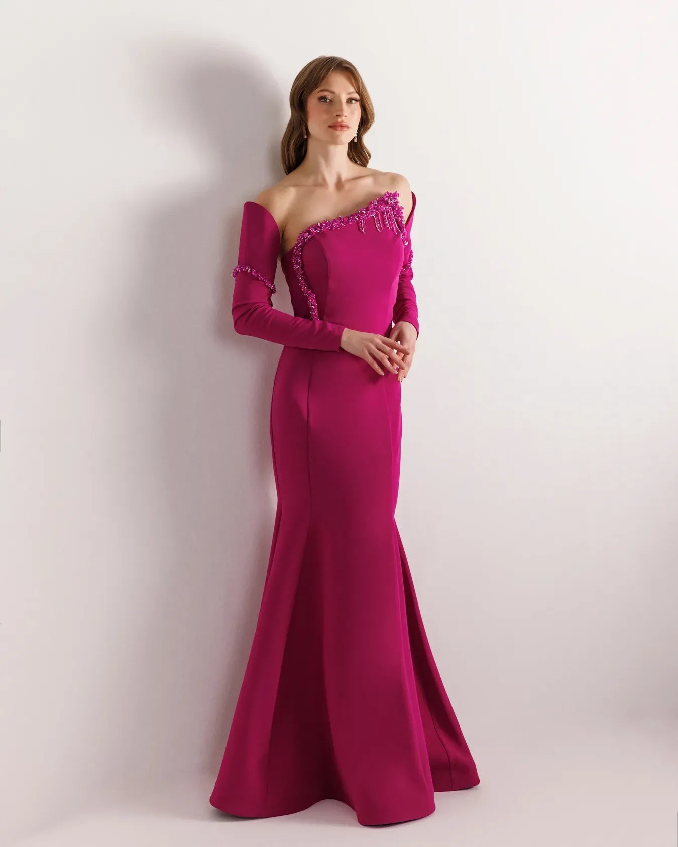 25138-Asimetrik Yaka İşlemeli Straplez Balık Abiye Elbise - Kenzel