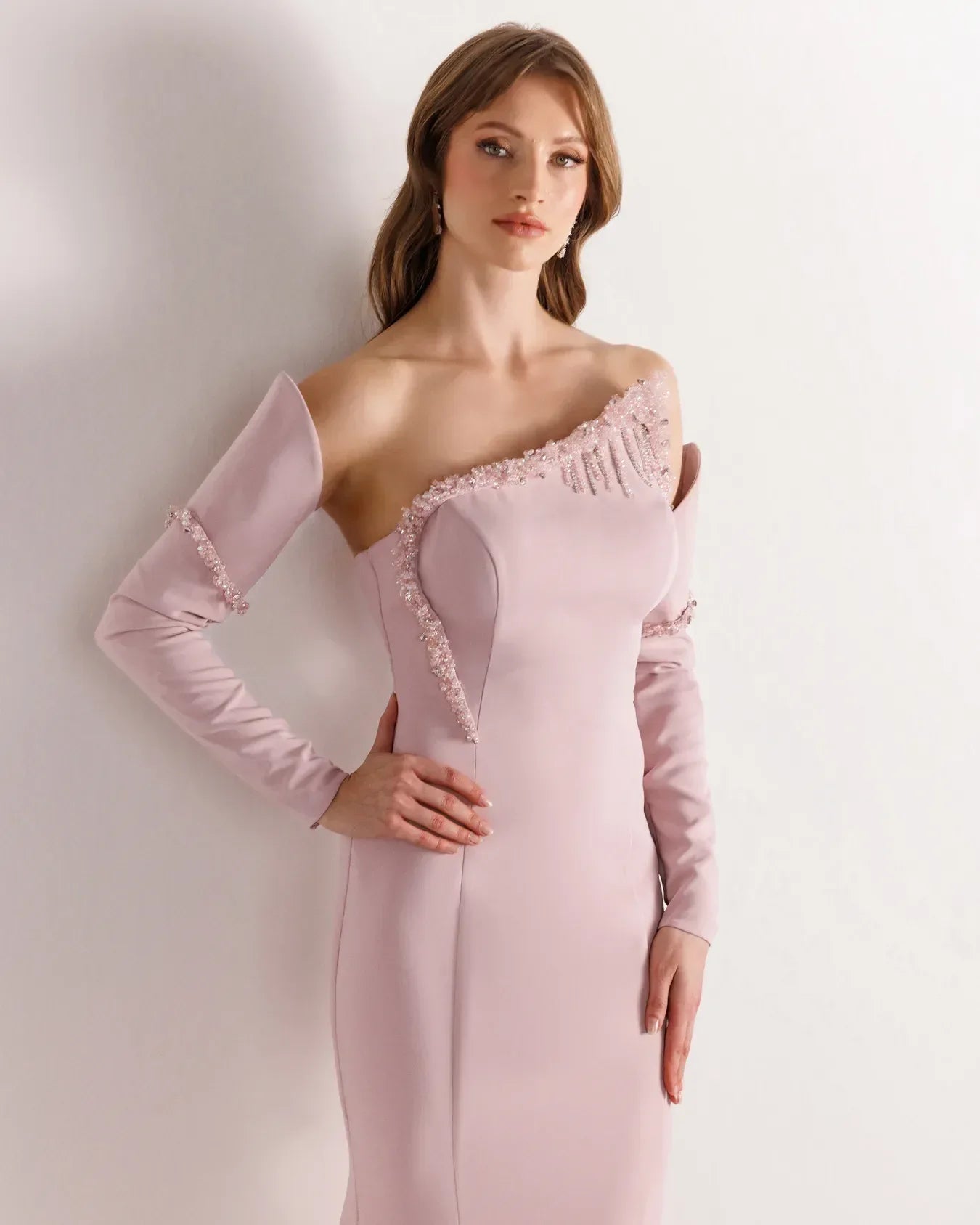 25138-Asimetrik Yaka İşlemeli Straplez Balık Abiye Elbise - Kenzel