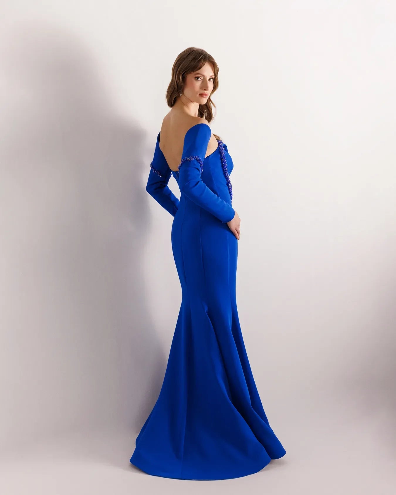 25138-Asimetrik Yaka İşlemeli Straplez Balık Abiye Elbise - Kenzel