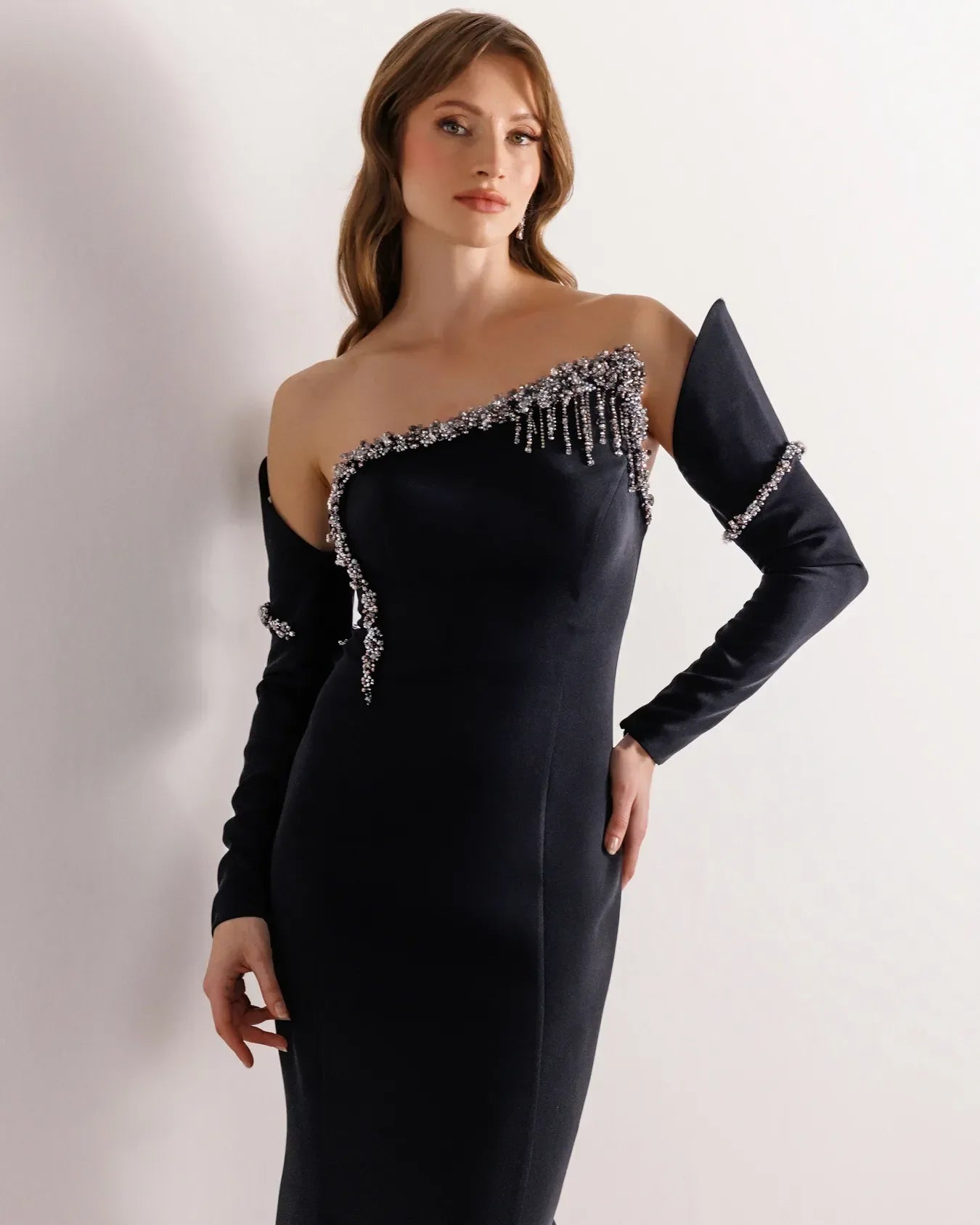 25138-Asimetrik Yaka İşlemeli Straplez Balık Abiye Elbise - Kenzel