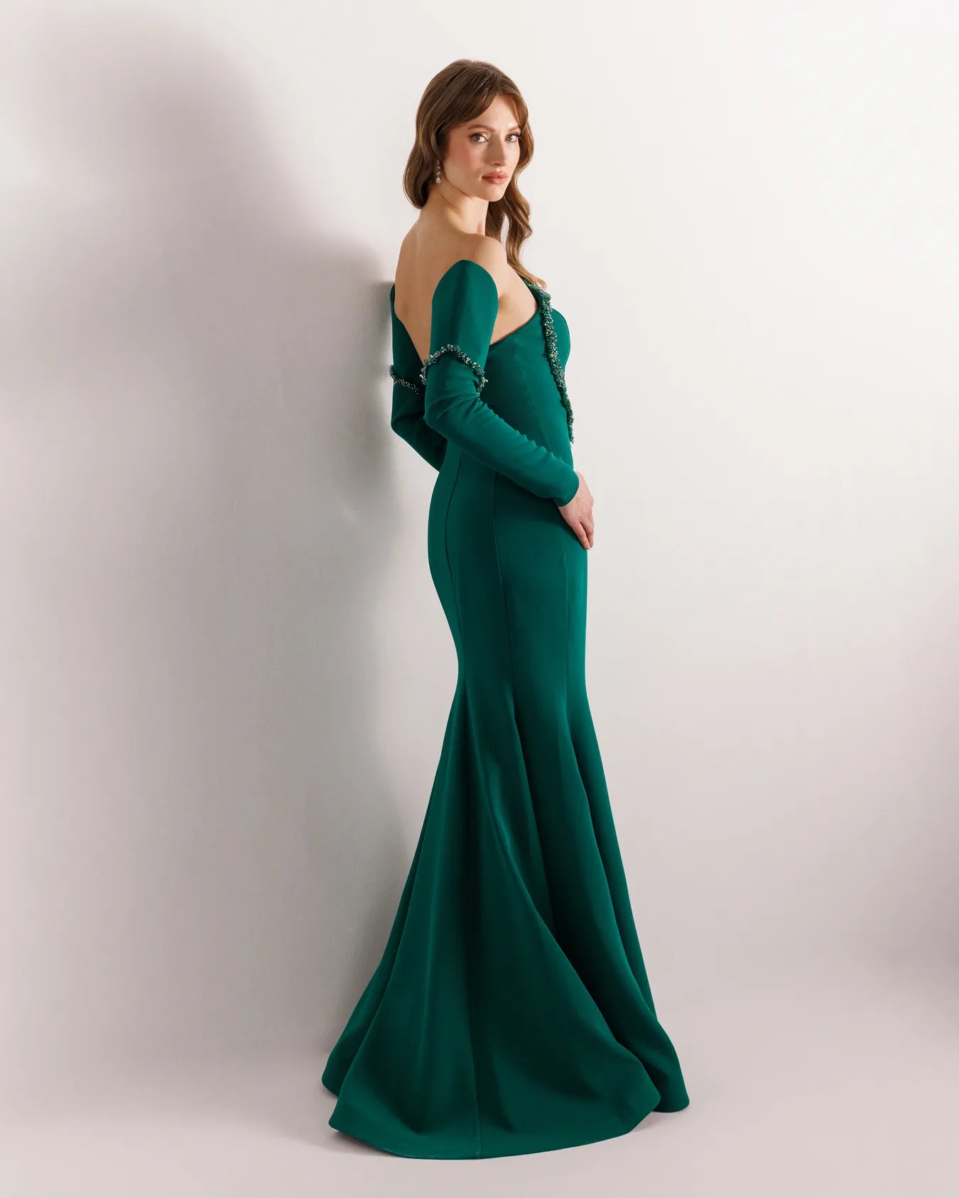 25138-Asimetrik Yaka İşlemeli Straplez Balık Abiye Elbise