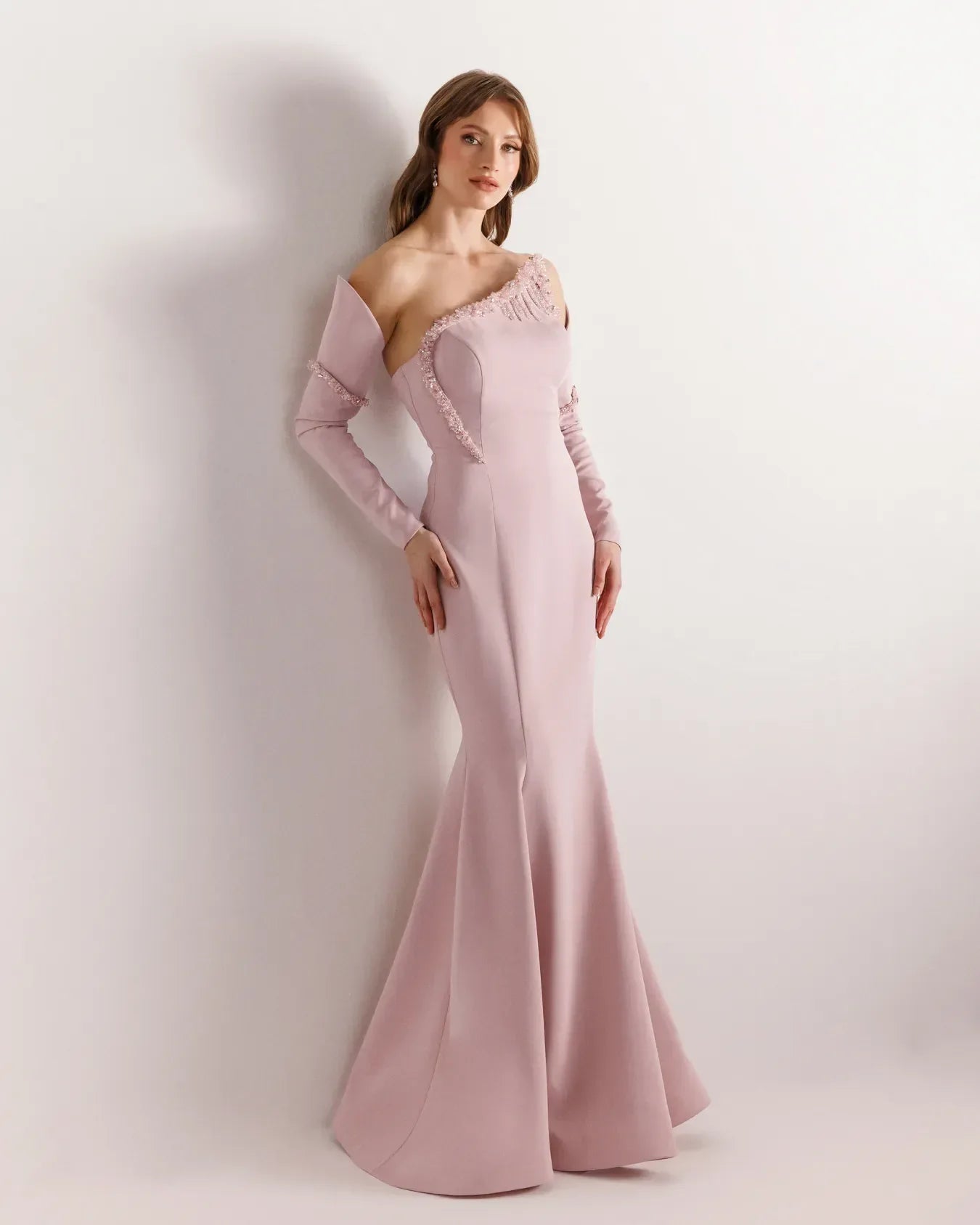 25138-Asimetrik Yaka İşlemeli Straplez Balık Abiye Elbise - Kenzel