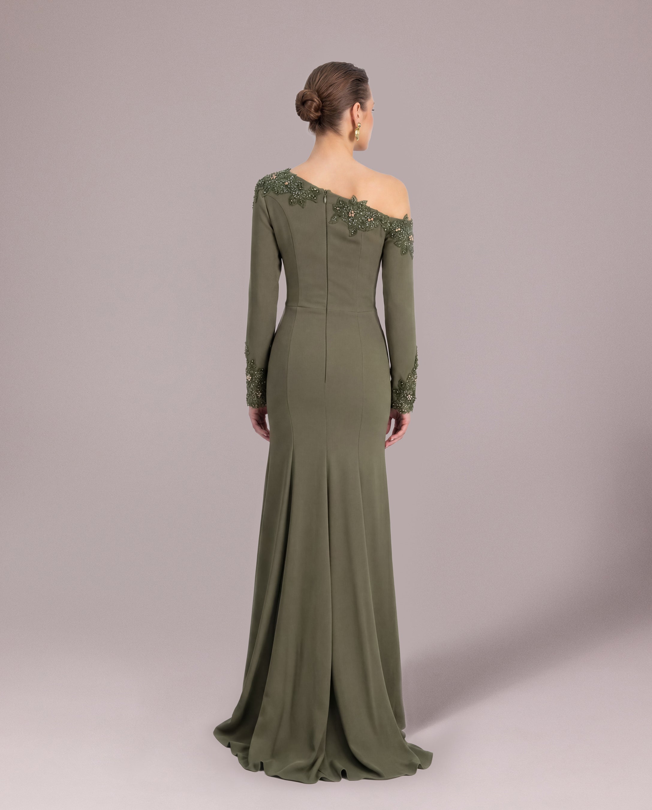 25144-İşlemeli Omuz Detaylı Balık Abiye Elbise