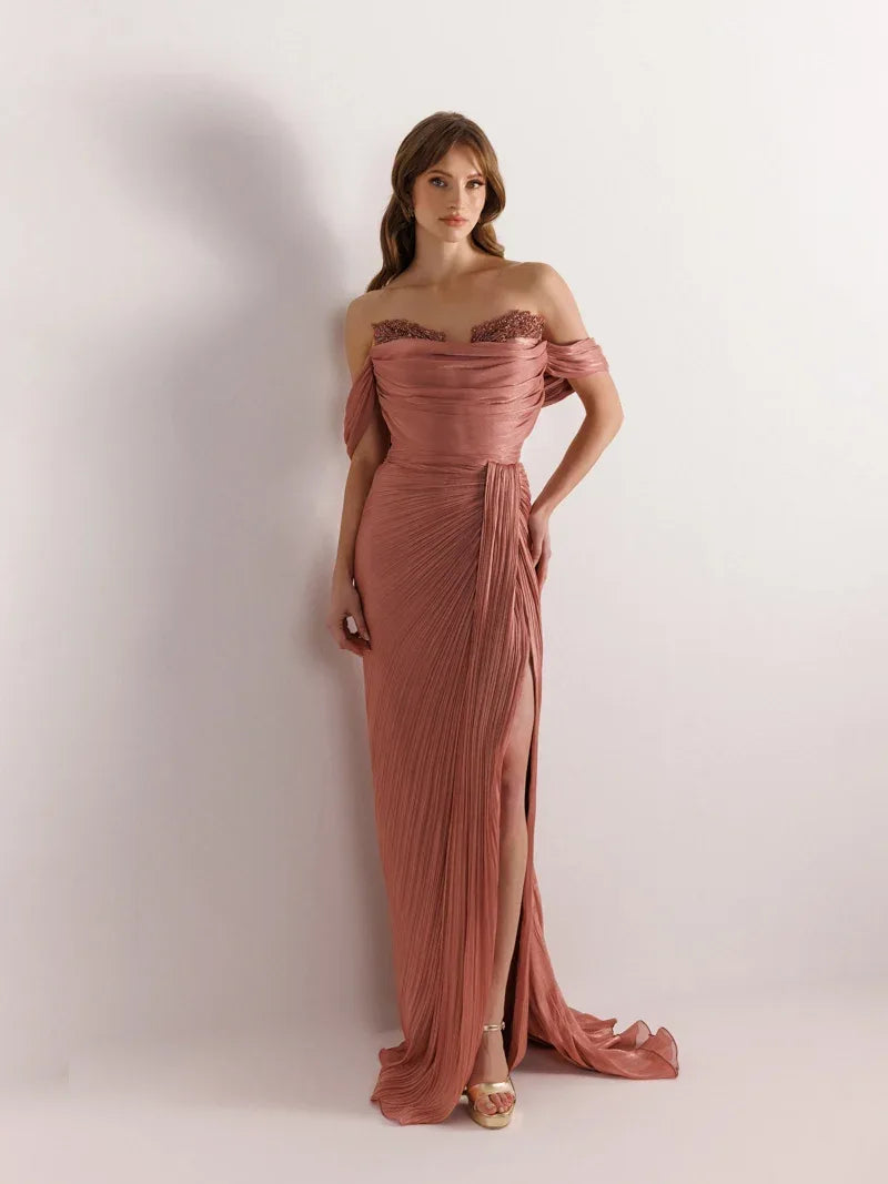 25153-Göğüsü İşlemeli Straplez Pliseli Abiye Elbise - Kenzel