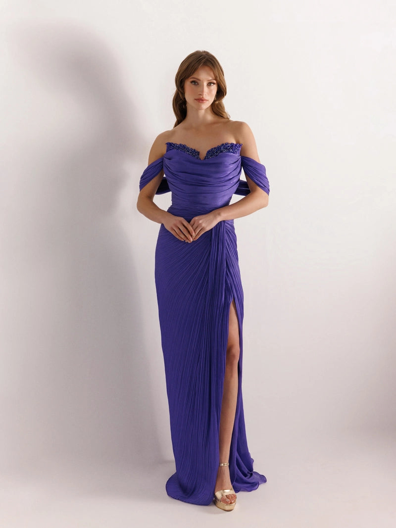 Mor Renk Göğüsü İşlemeli Straplez Pliseli Abiye Elbise ön görünüm