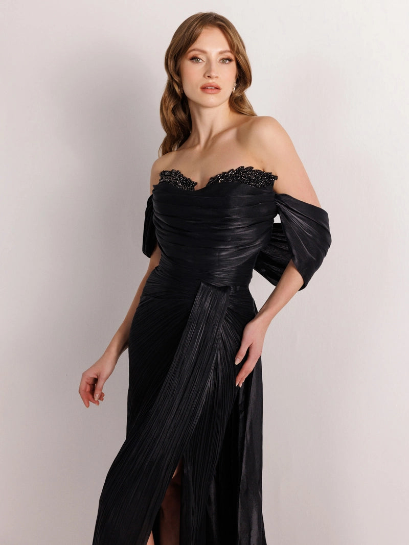 25153-Göğüsü İşlemeli Straplez Pliseli Abiye Elbise