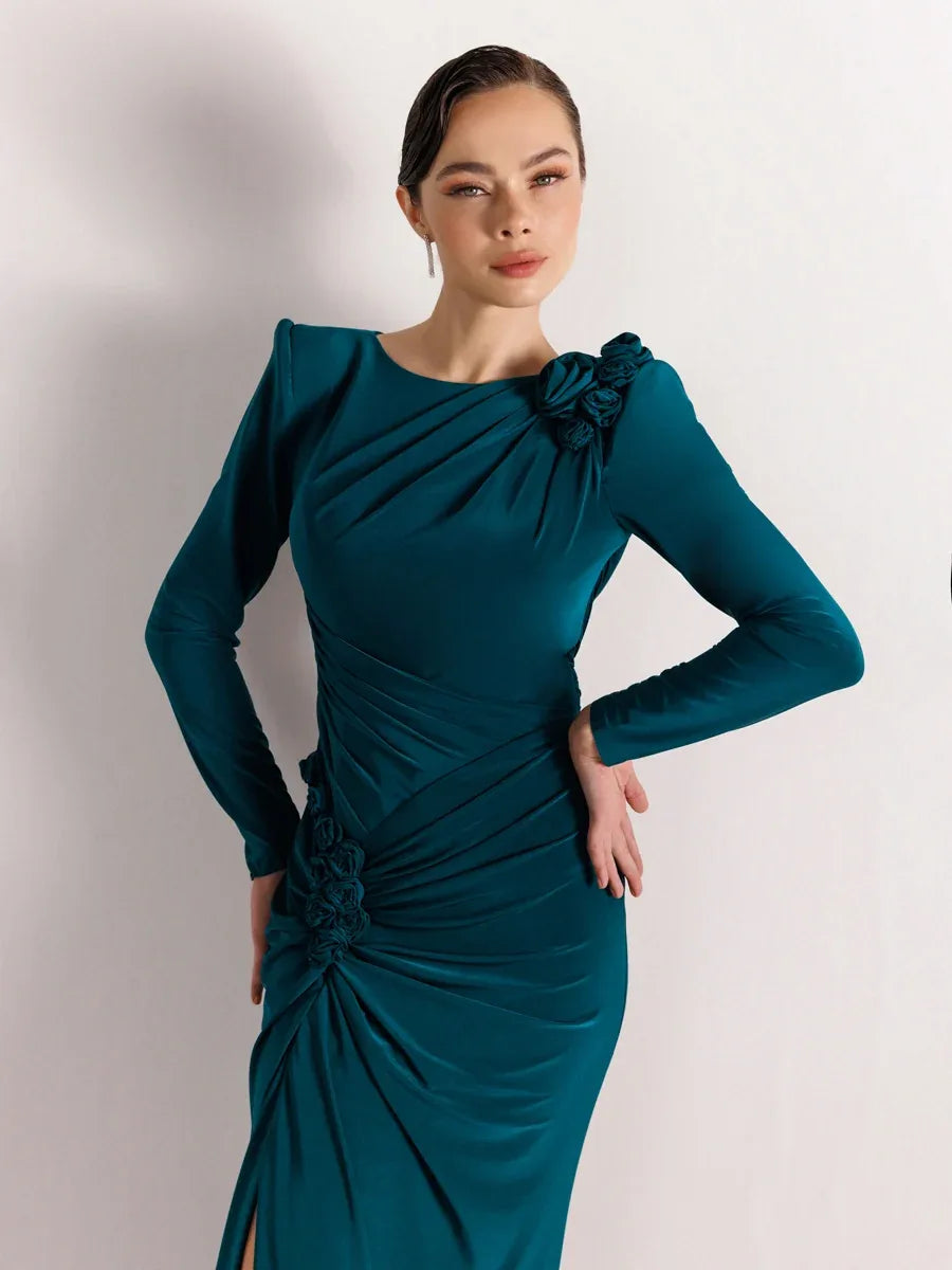 25160-Sırt Dekolteli Çiçek Detaylı Yırtmaçlı Balık Elbise - Kenzel